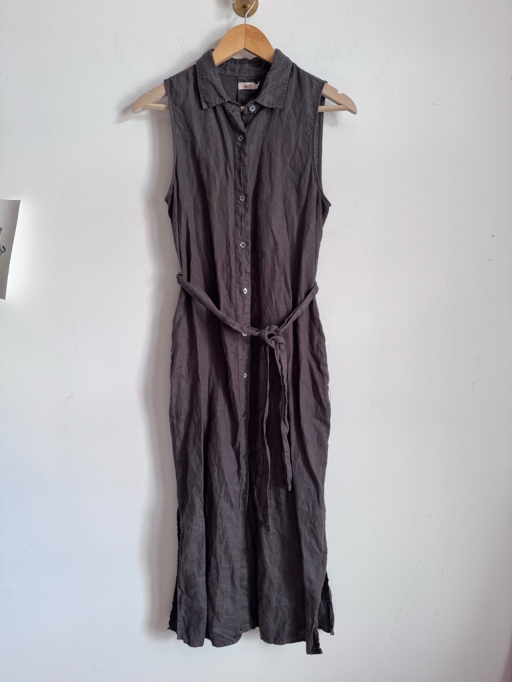 Faherty Sleeveless Button-Front Midi Dress in Charcoal - Picture 2 of 12